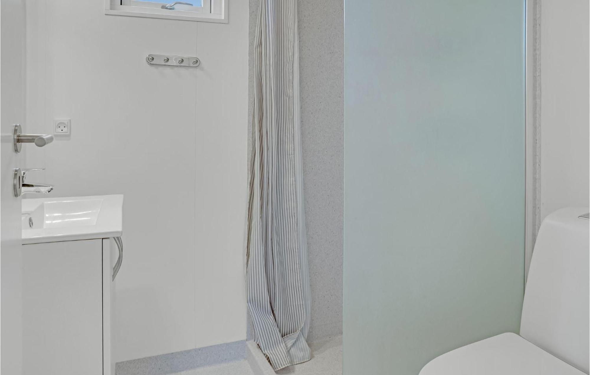 2 Bedroom Gorgeous Apartment In Vaeggerlose Bøtø By エクステリア 写真