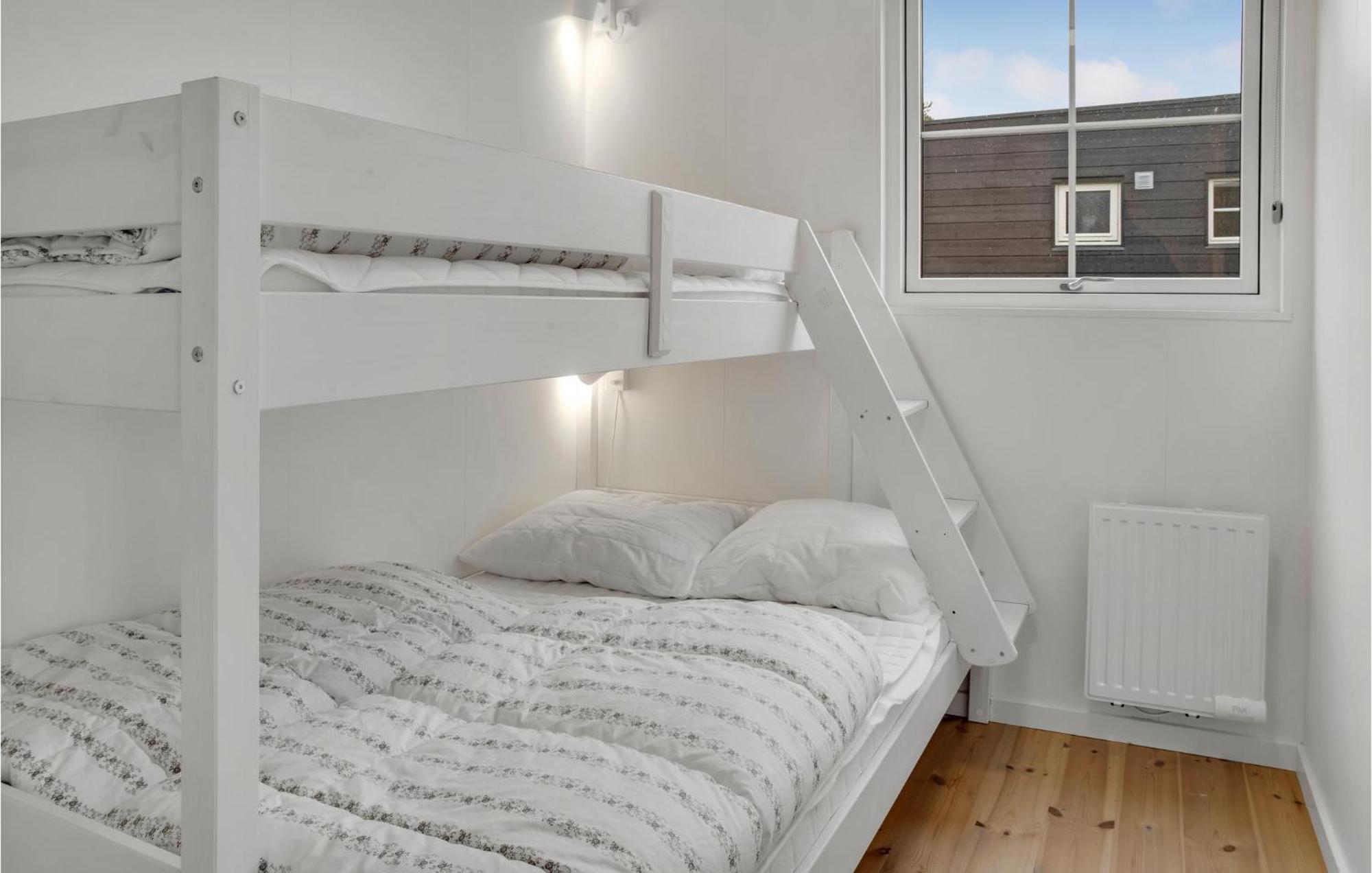 2 Bedroom Gorgeous Apartment In Vaeggerlose Bøtø By エクステリア 写真